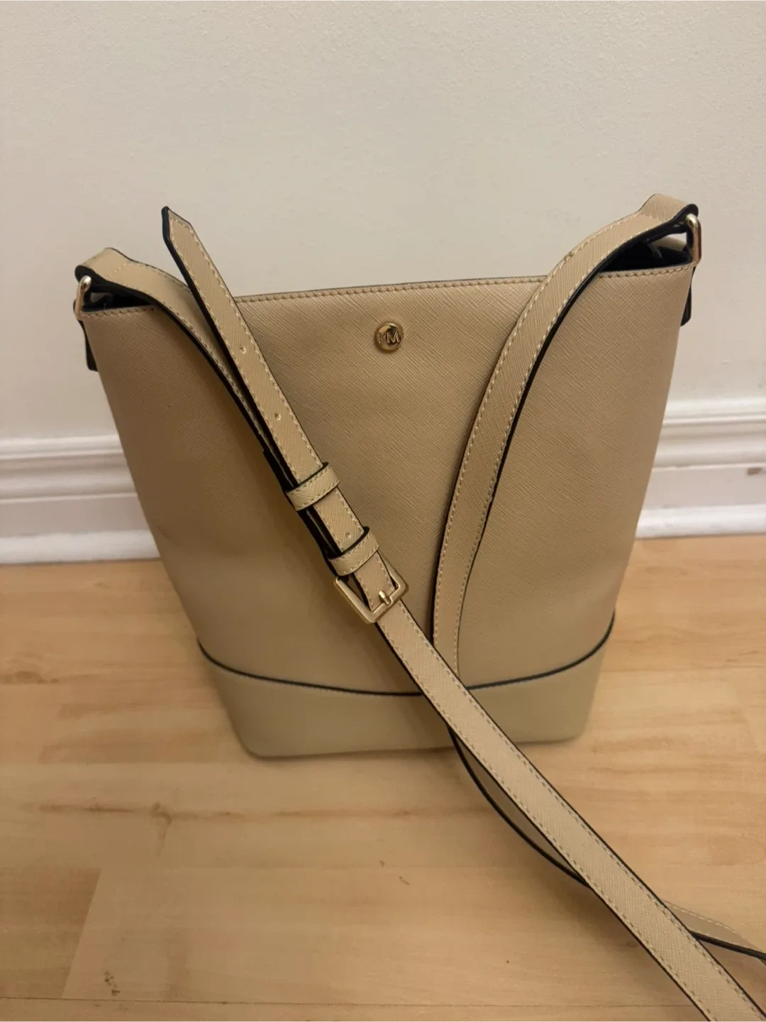 Karen Millen Beige purse w/ black piping