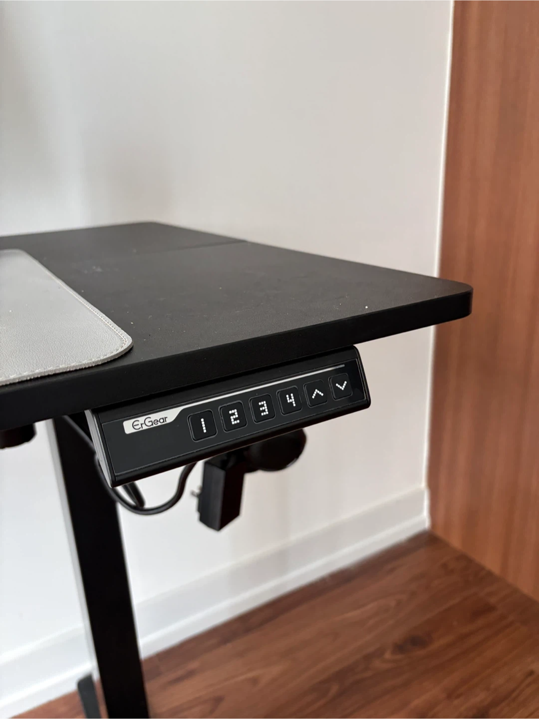 ErGear Adjustable Electric Standing Desk - photo 5