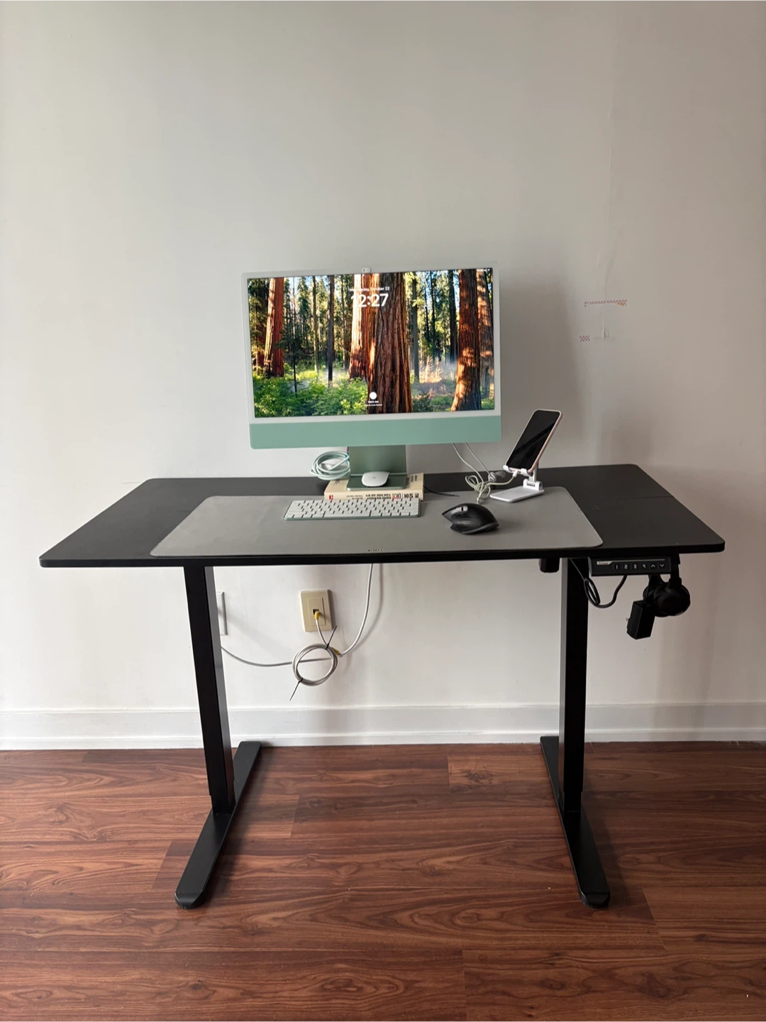 ErGear Adjustable Electric Standing Desk - photo 3