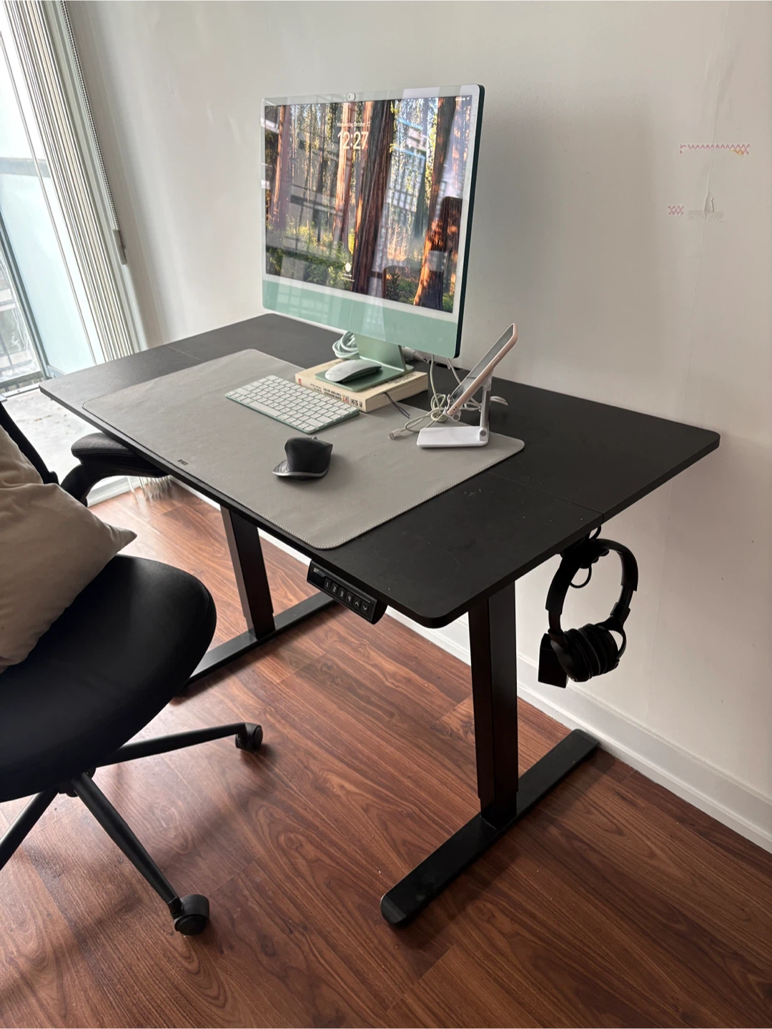 ErGear Adjustable Electric Standing Desk - photo 2