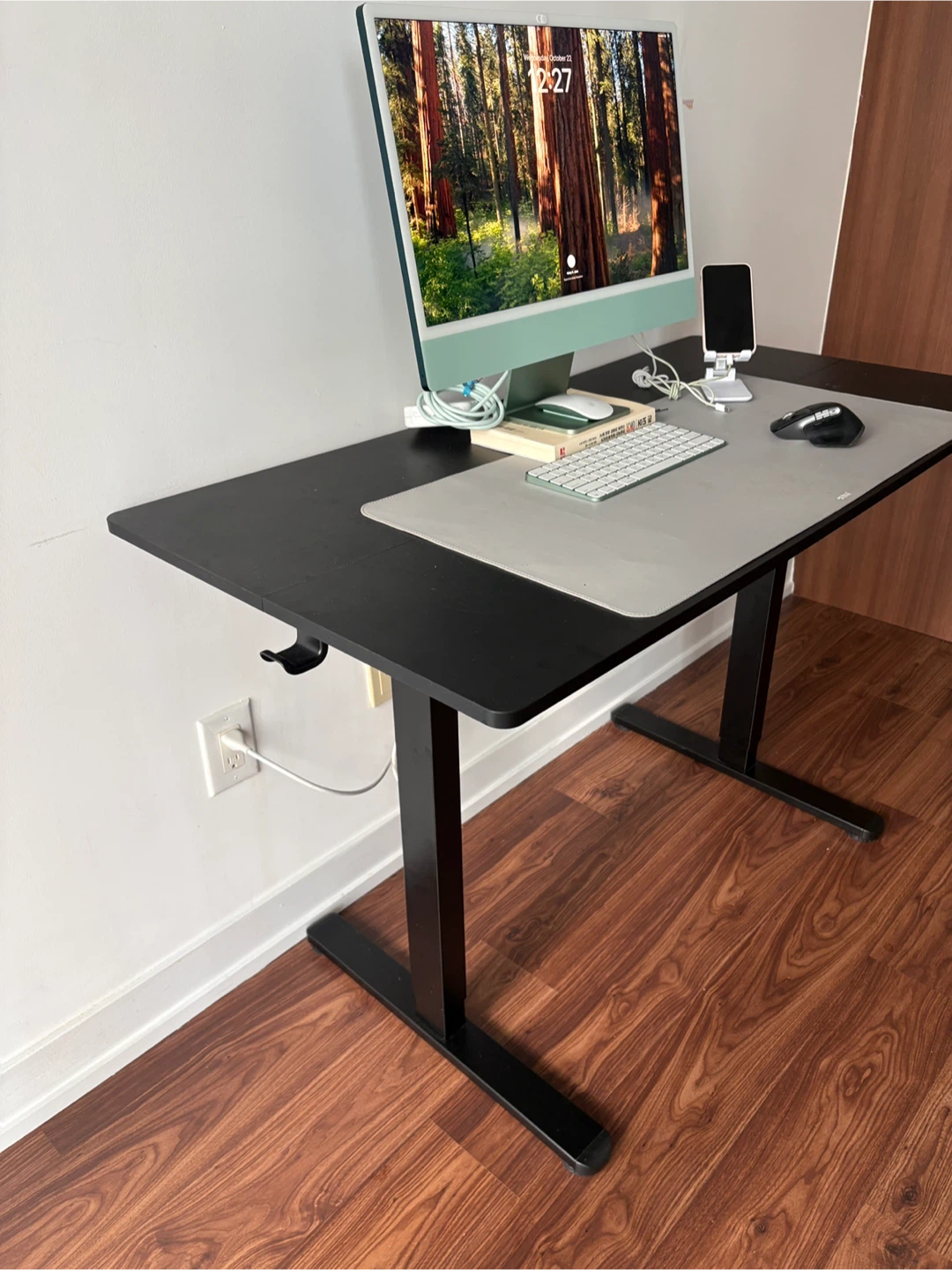 ErGear Adjustable Electric Standing Desk - photo 4