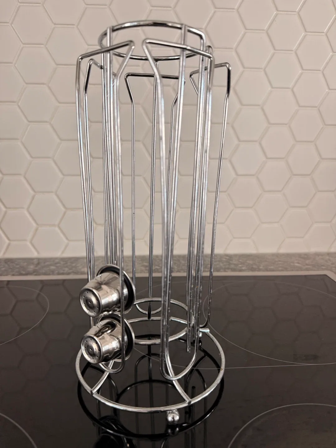 Nespresso Pixie Machine - Like New! image indicator(3)