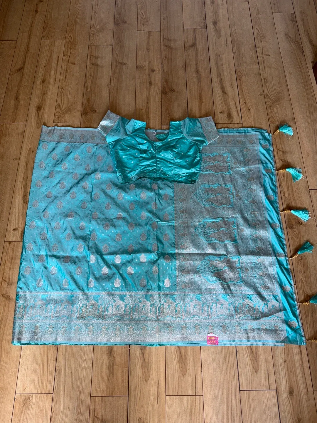 Teal Saree with Blouse image indicator(2)