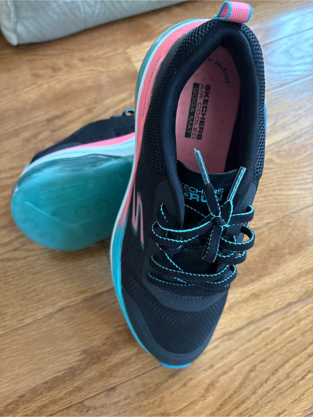 Skechers Air Cooled Shoes Size 7.5 image indicator(2)