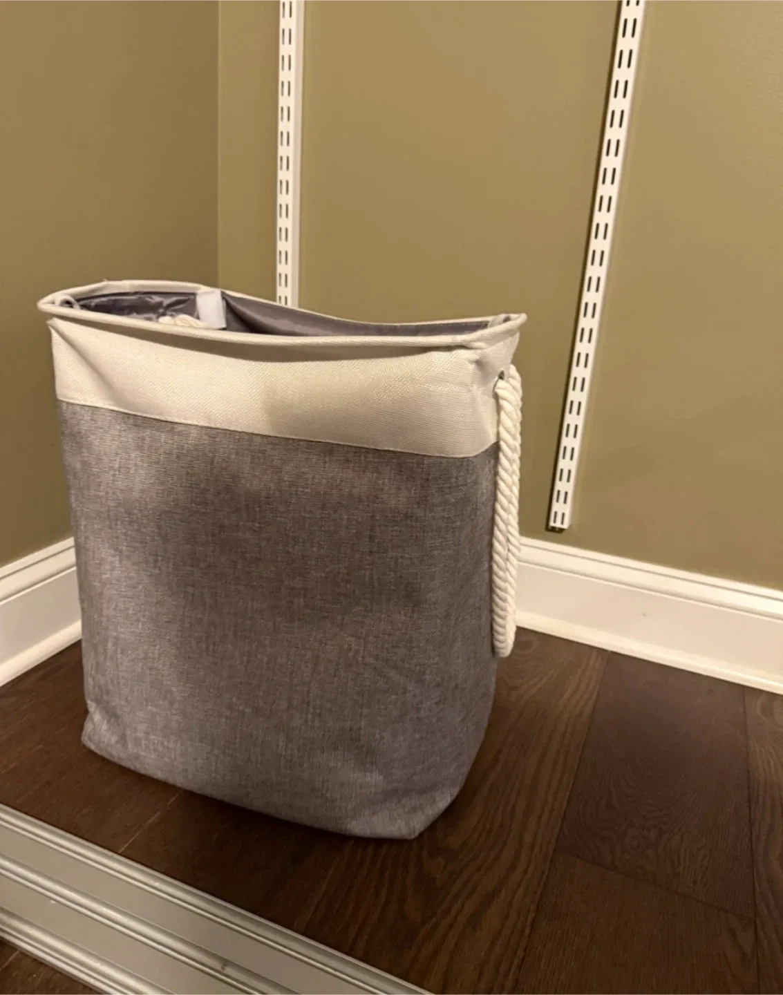 Gray Laundry Basket with Rope Handles image indicator(2)