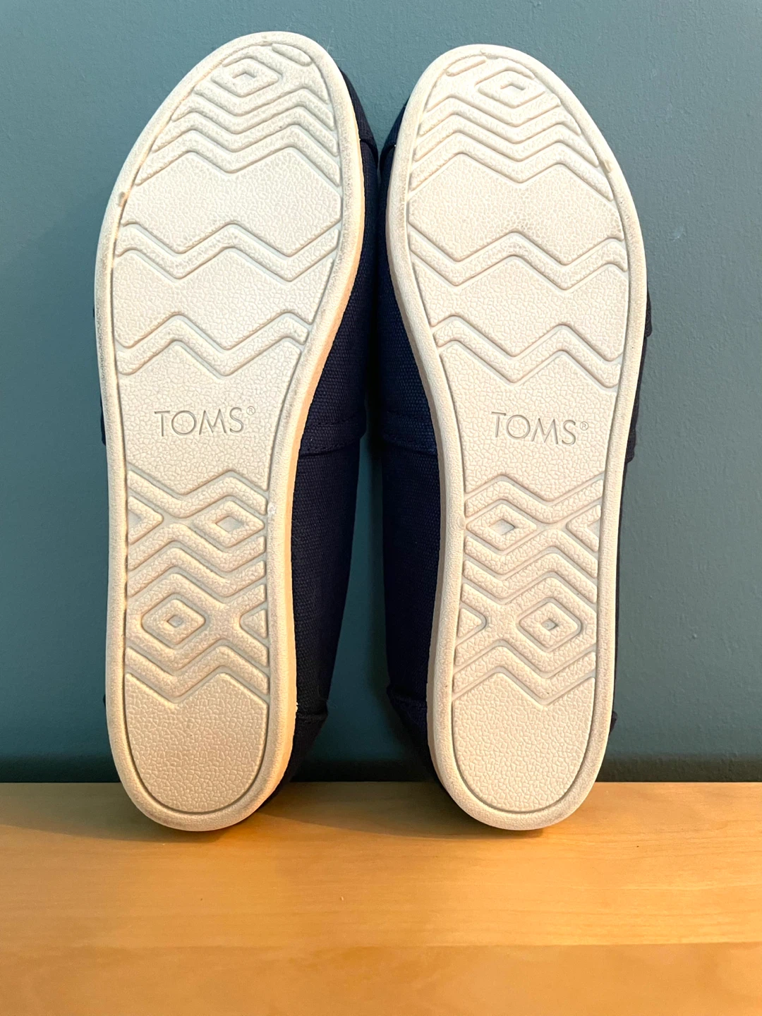 TOMS Women's Classic Slip-On Shoes, Size 8, Navy Blue - photo 2