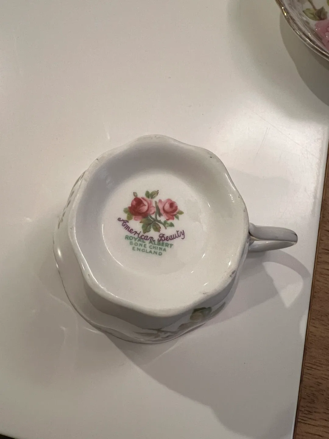 Royal Albert American Beauty Teacup & Saucer Set image indicator(3)