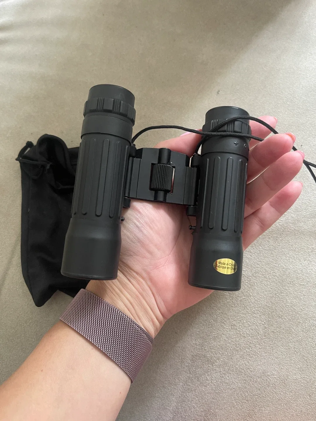 Compact Black Binoculars with Case image indicator(3)