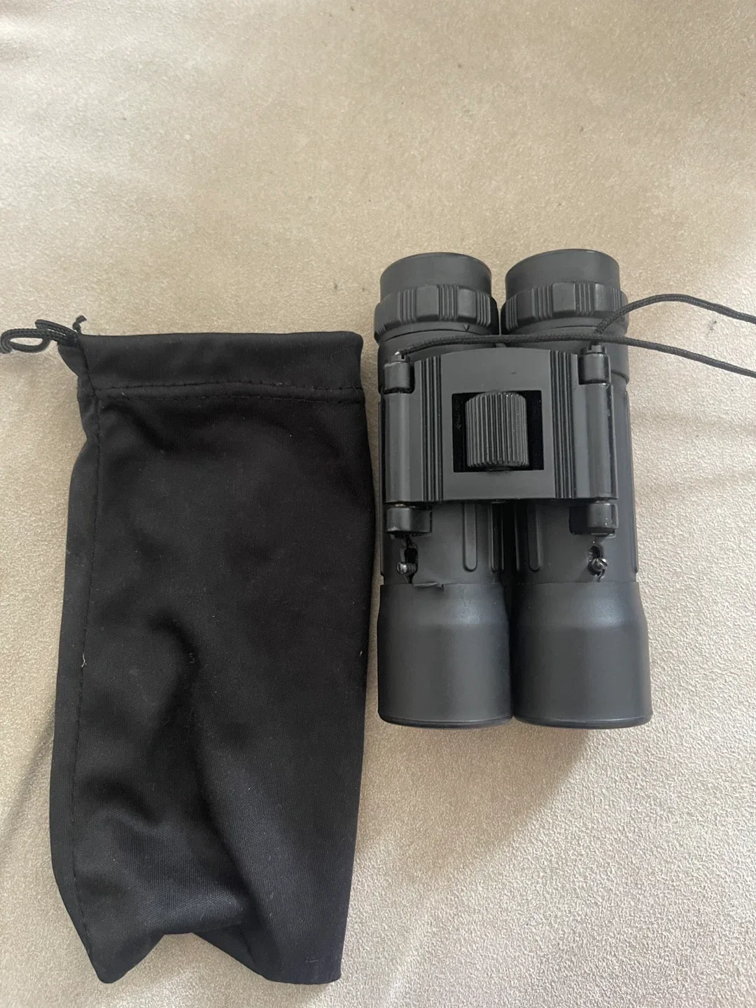 Compact Black Binoculars with Case image indicator(2)
