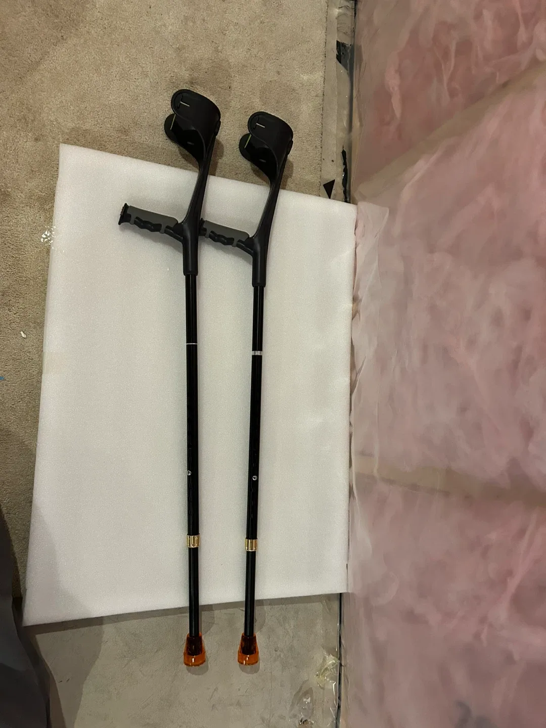 Forearm Crutches - Adjustable image indicator(2)