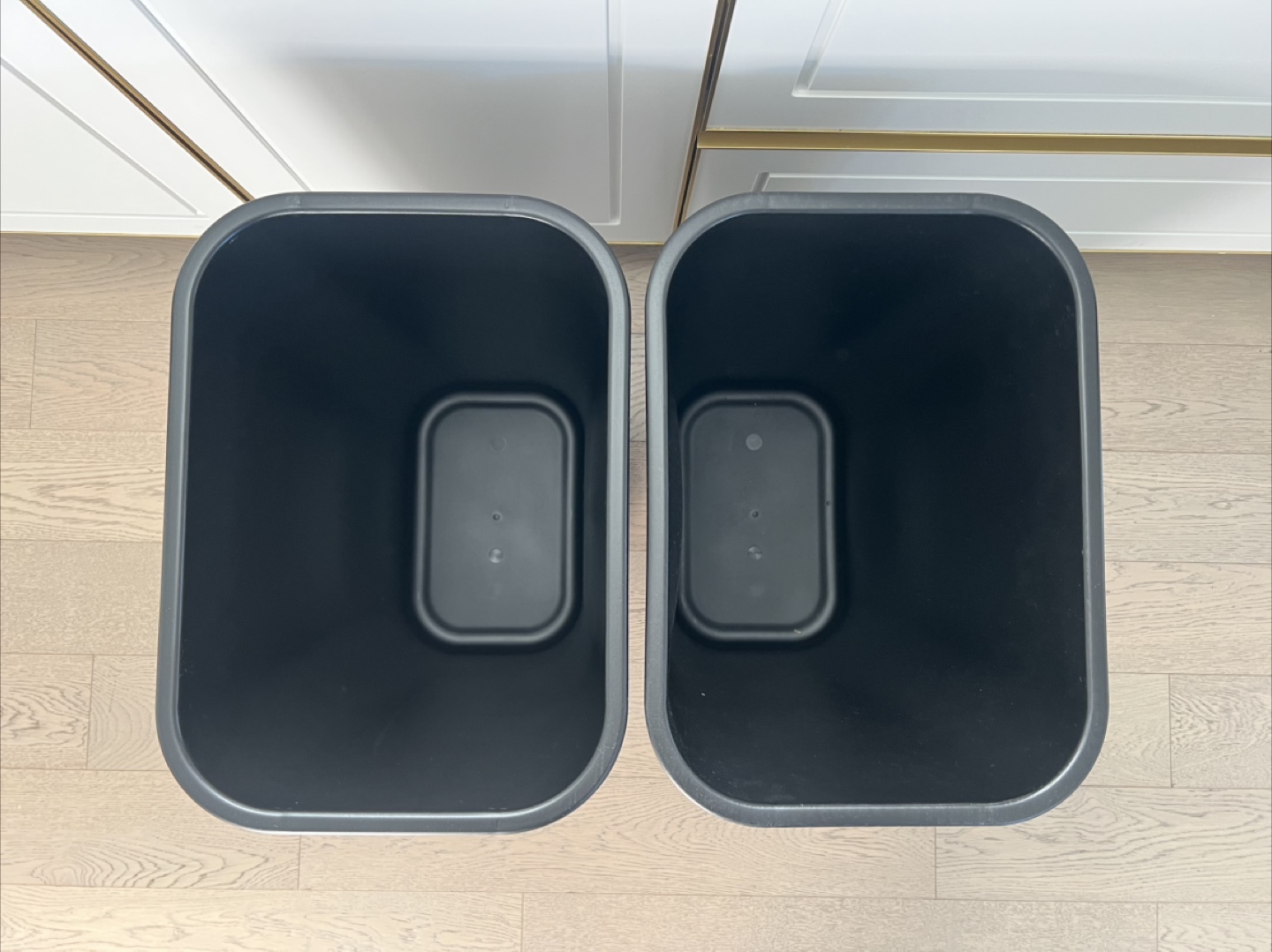 Rubbermaid Black 10.25 Gal Trash Cans (2) - photo 3