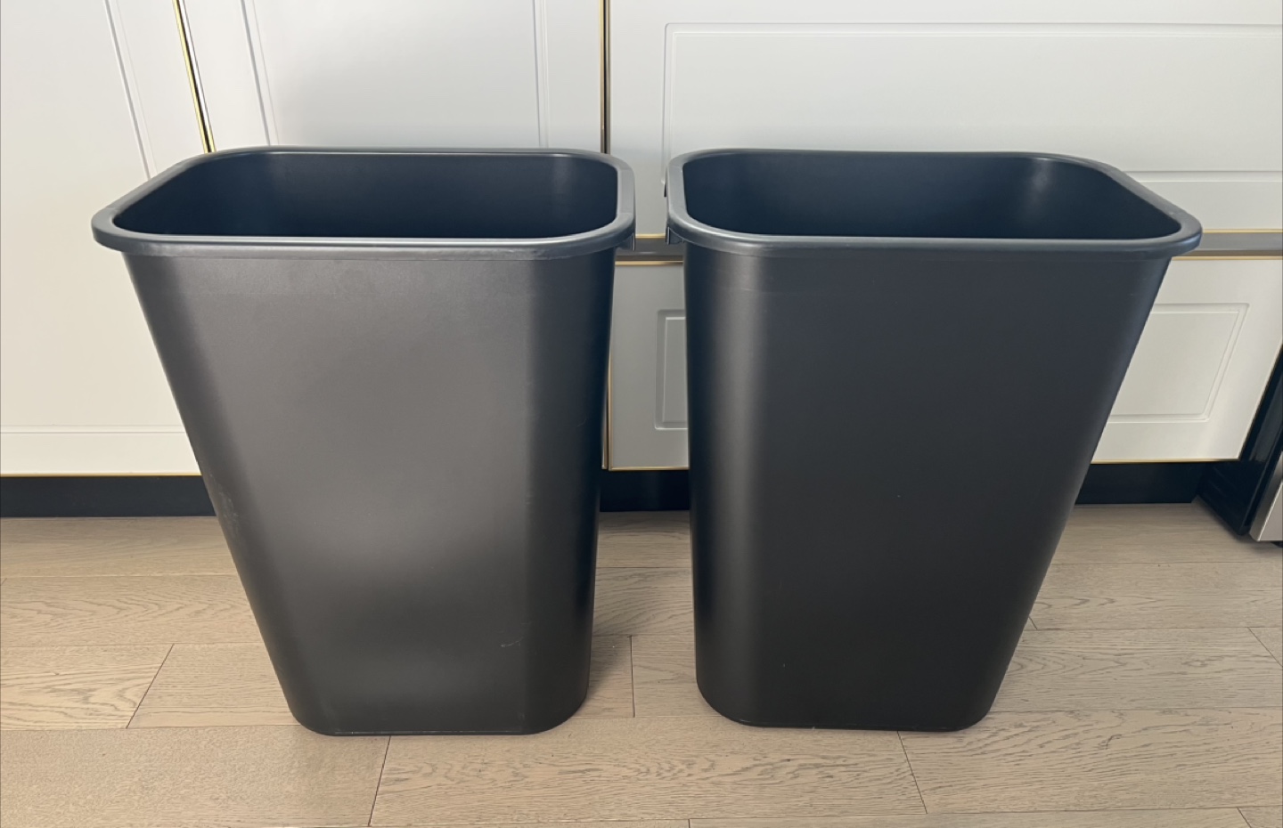 Rubbermaid Black 10.25 Gal Trash Cans (2)