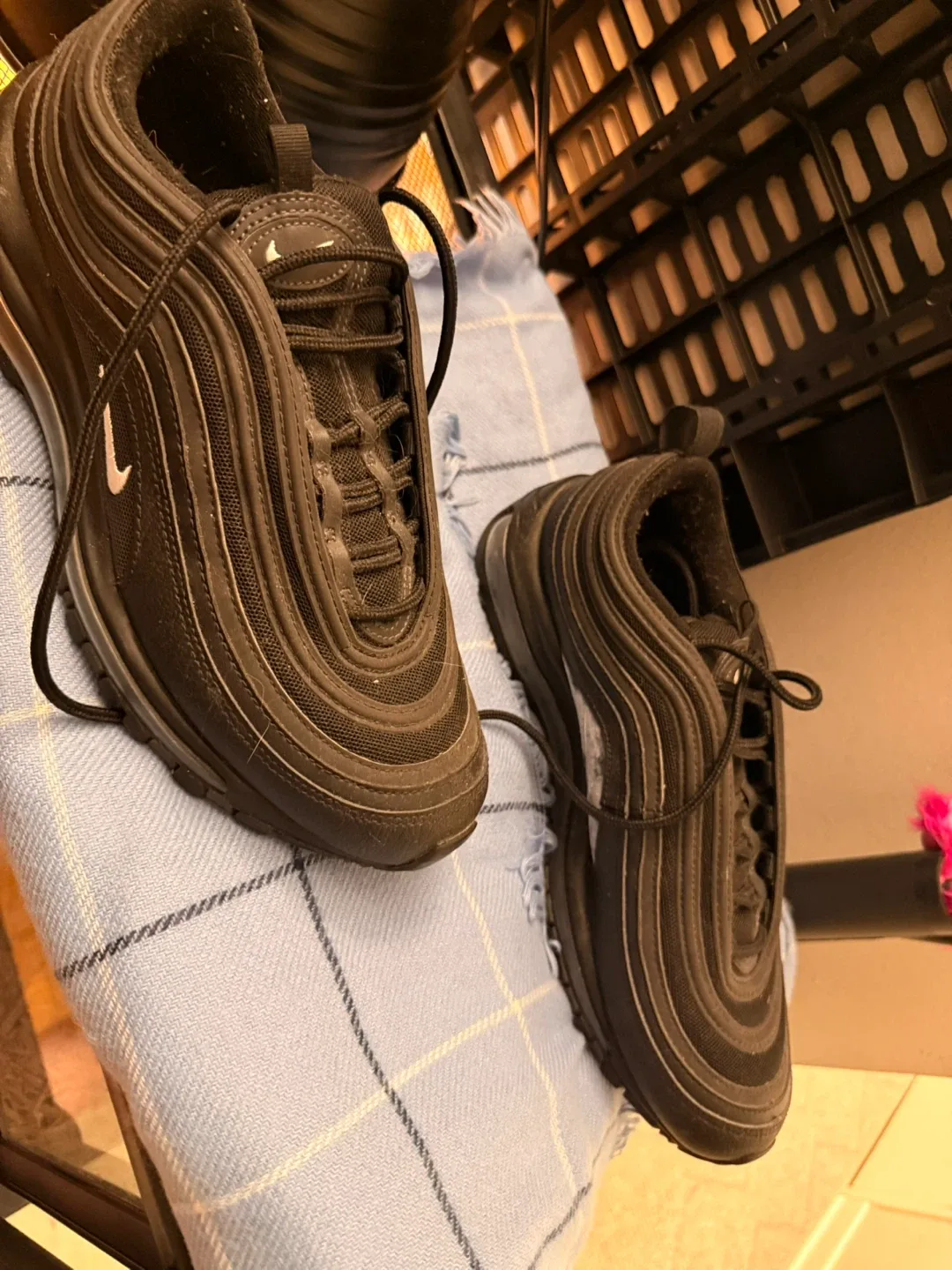 Nike Air Max 97 & Jordan 1 Low image indicator(2)