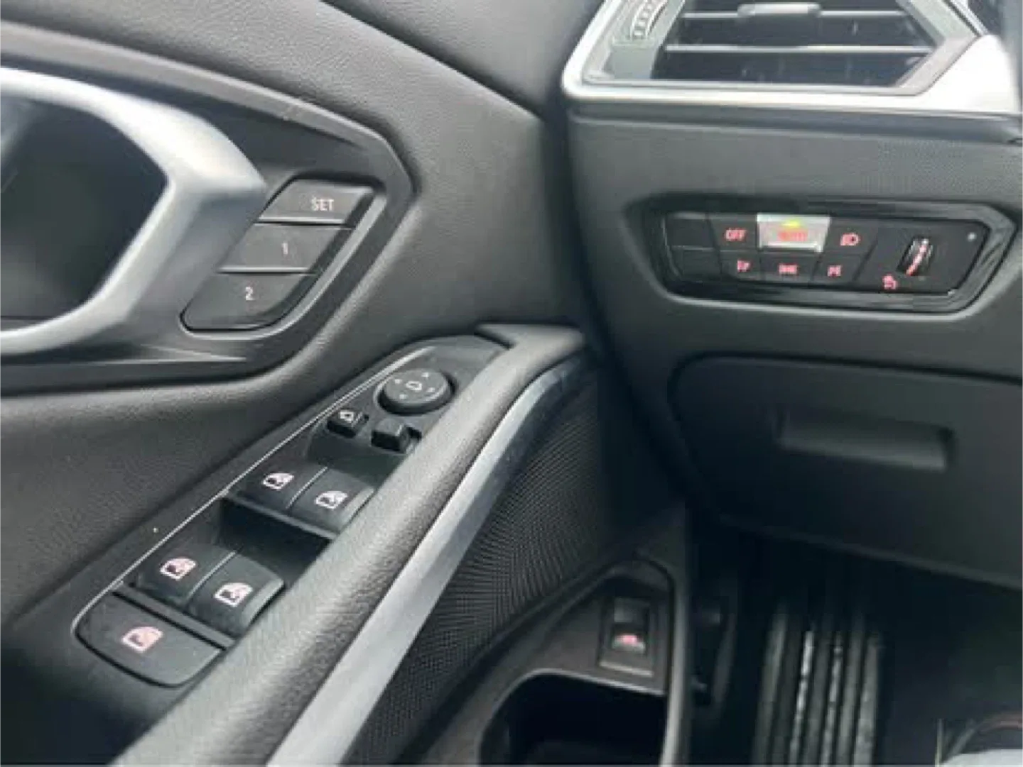 BMW 330i xDrive image indicator(7)