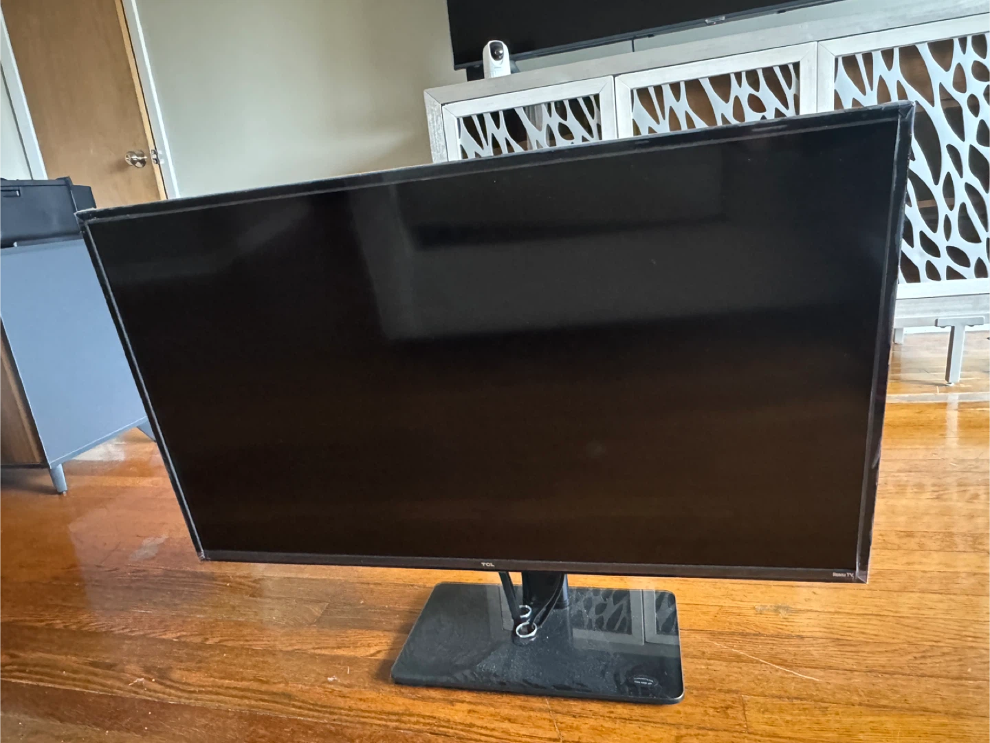 TCL Roku TV 40 inch + TV stand - photo 2