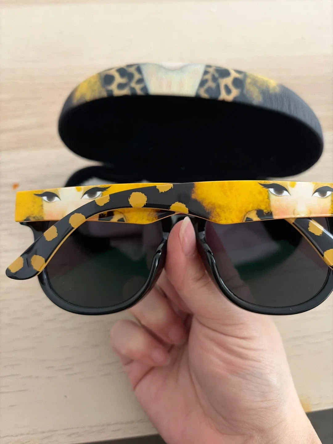 Youk Shimwon Sunglasses with Case image indicator(2)