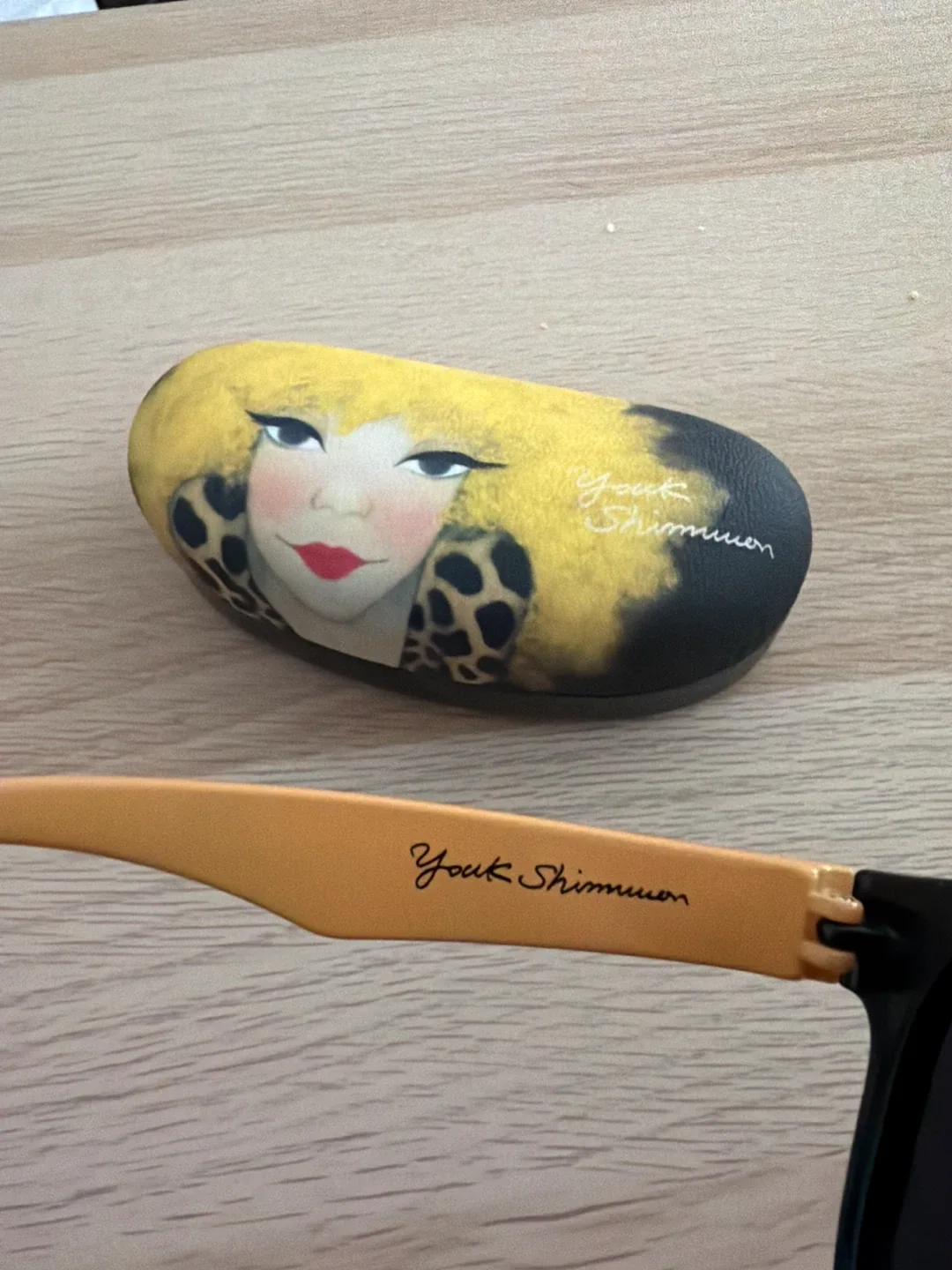 Youk Shimwon Sunglasses with Case image indicator(4)