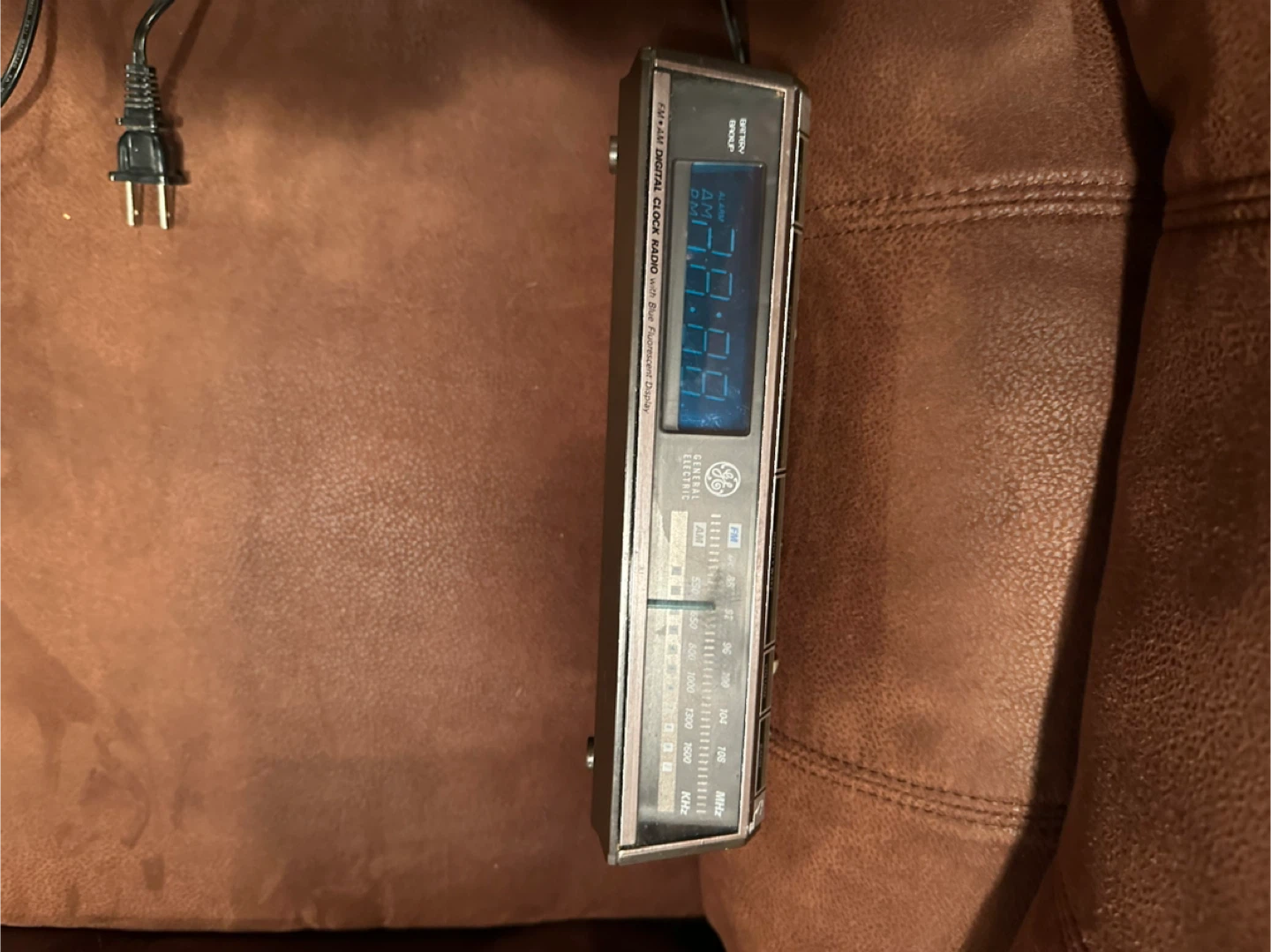 GE Digital Clock Radio - photo 3