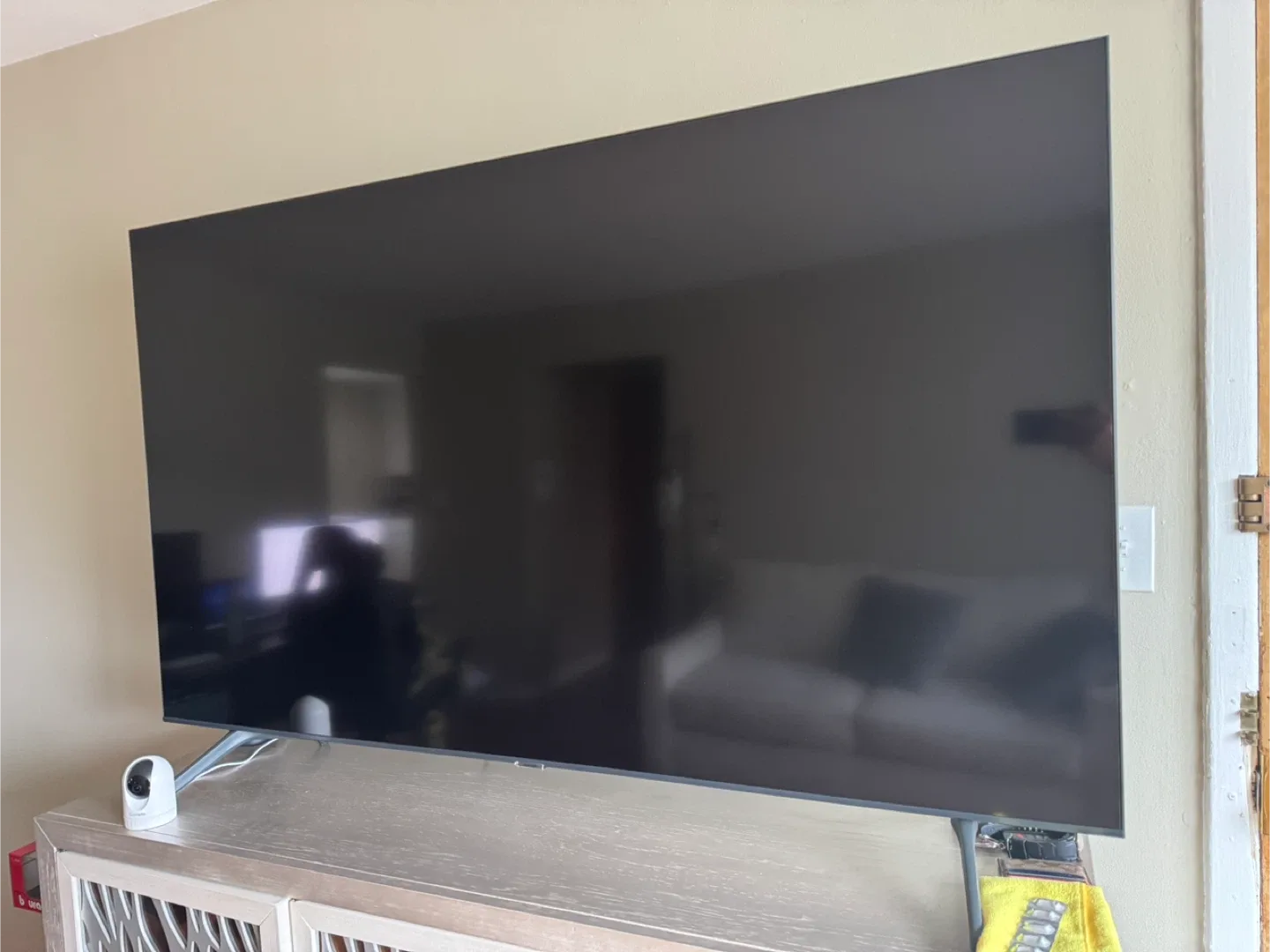 Samsung 70" 4K UHD Smart TV UN70TU7000 thumbnail