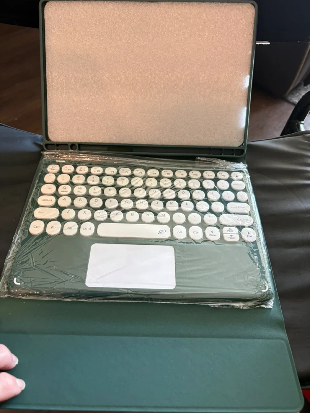 Hamile iPad Keyboard Case - Green image indicator(4)