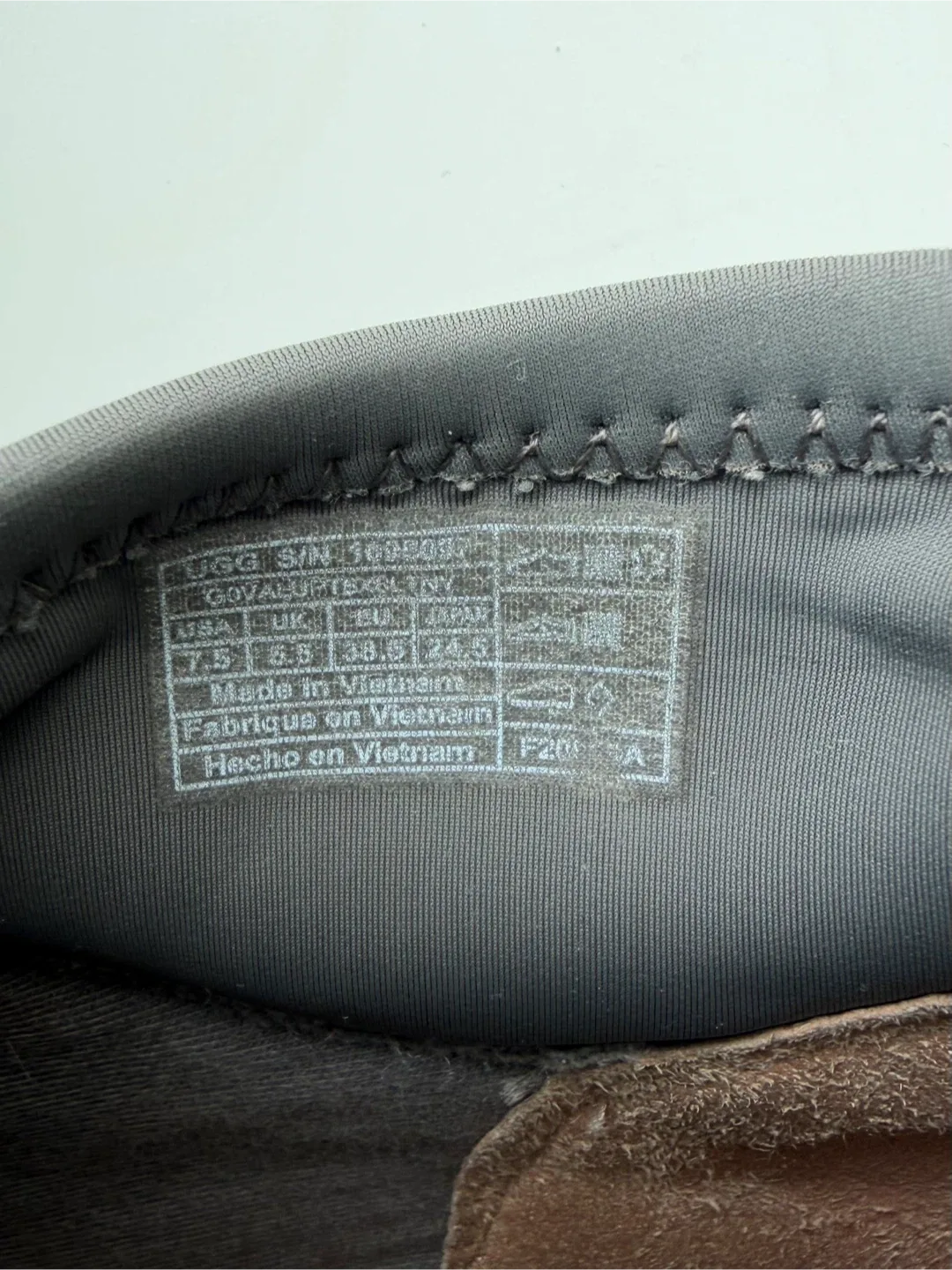 UGG Neutra Sneaker F20019K, Gray, Size 7.5 image indicator(3)