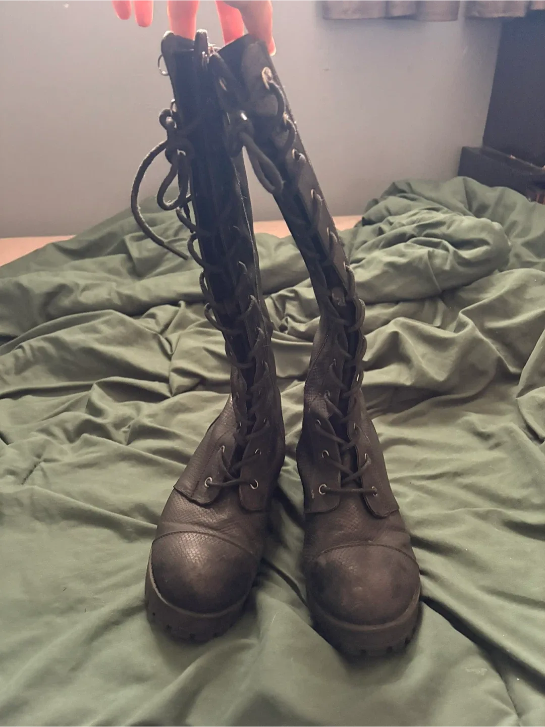 Black Lace-Up Knee-High Boots - Size 8.5 image indicator(3)