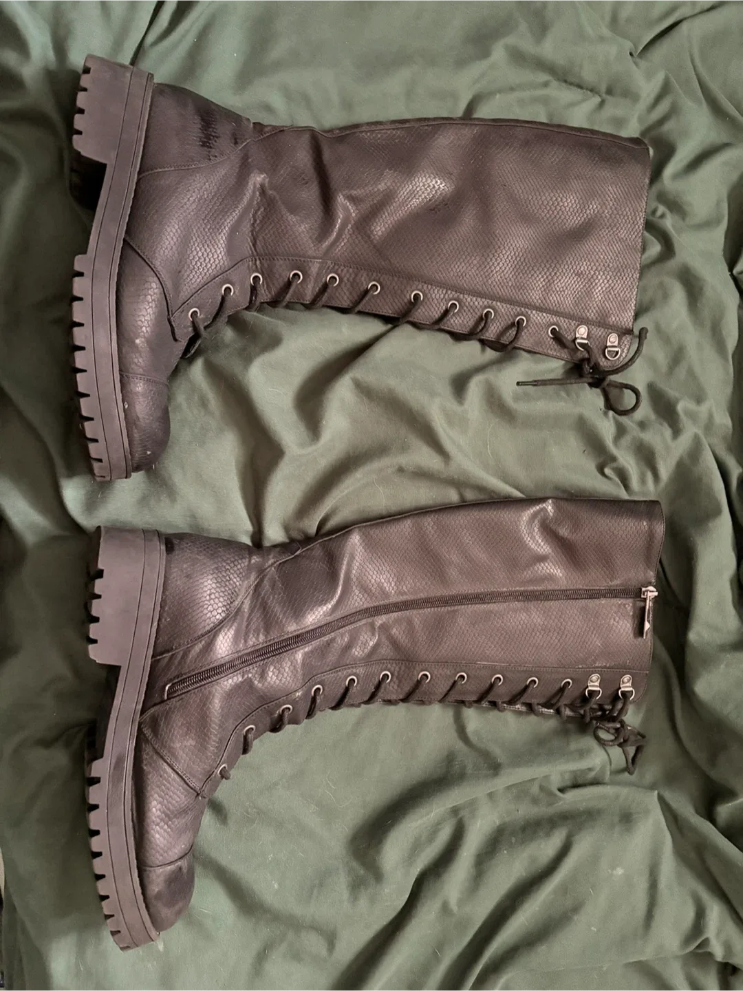 Black Lace-Up Knee-High Boots - Size 8.5 image indicator(2)