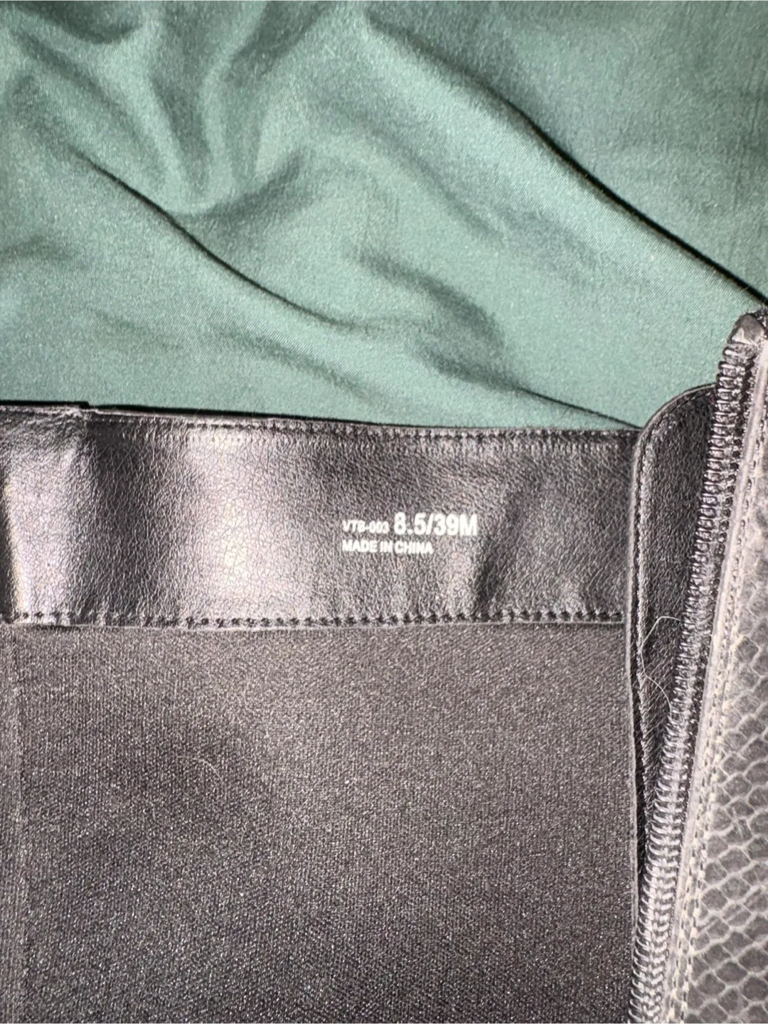 Black Lace-Up Knee-High Boots - Size 8.5 image indicator(5)