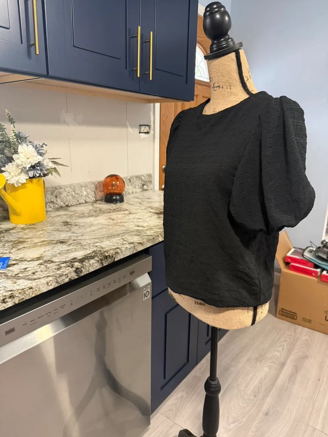 Black Puff Sleeve Top size M check more pictures image indicator(2)