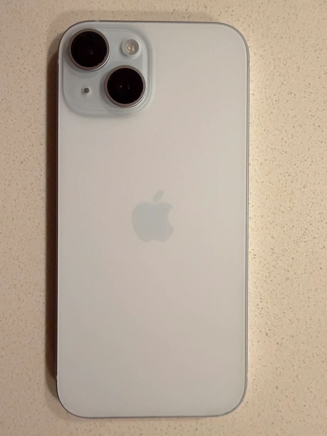 iPhone 15 - photo 3