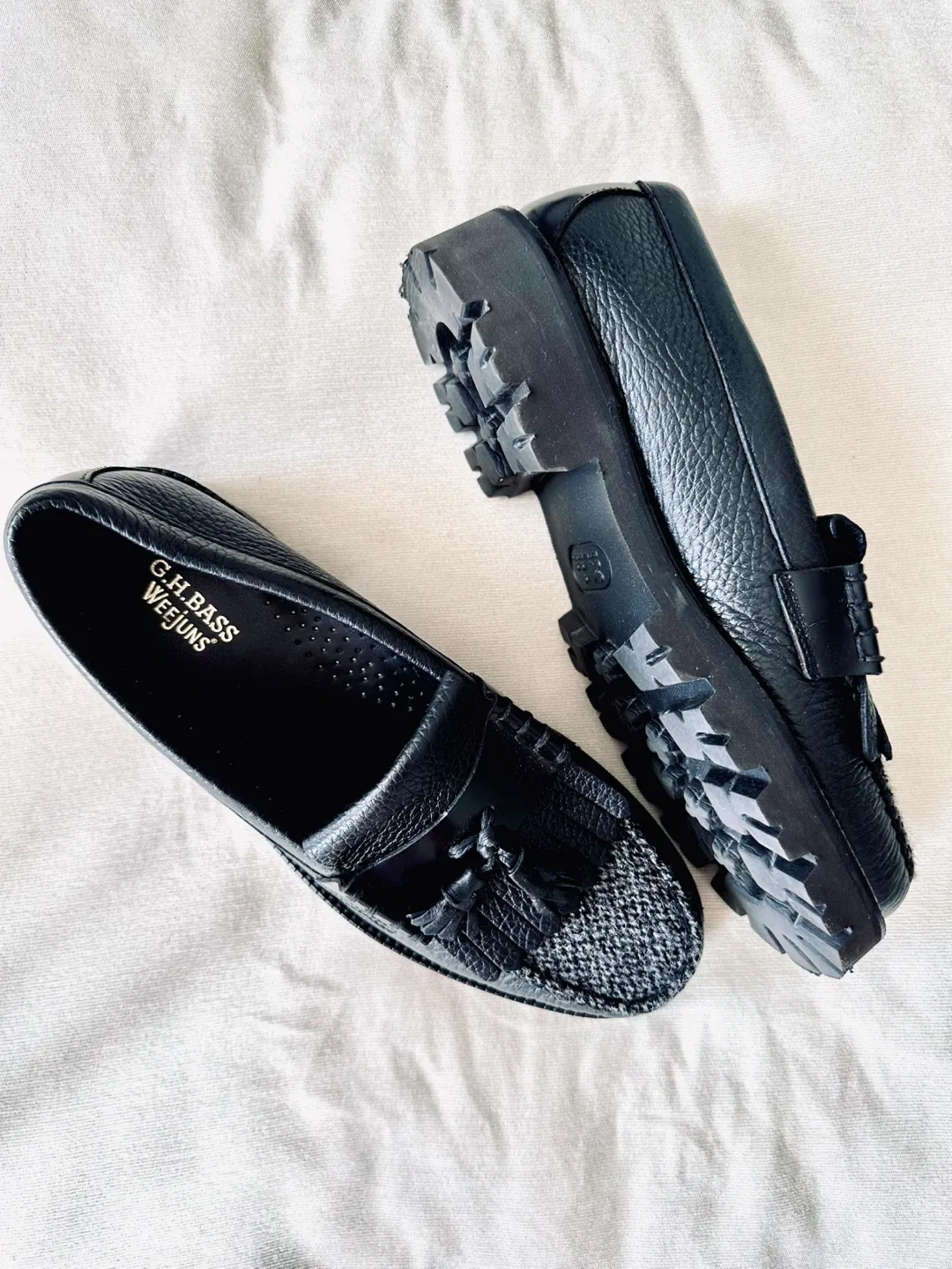 G.H. Bass Weejuns Black Loafers image indicator(3)