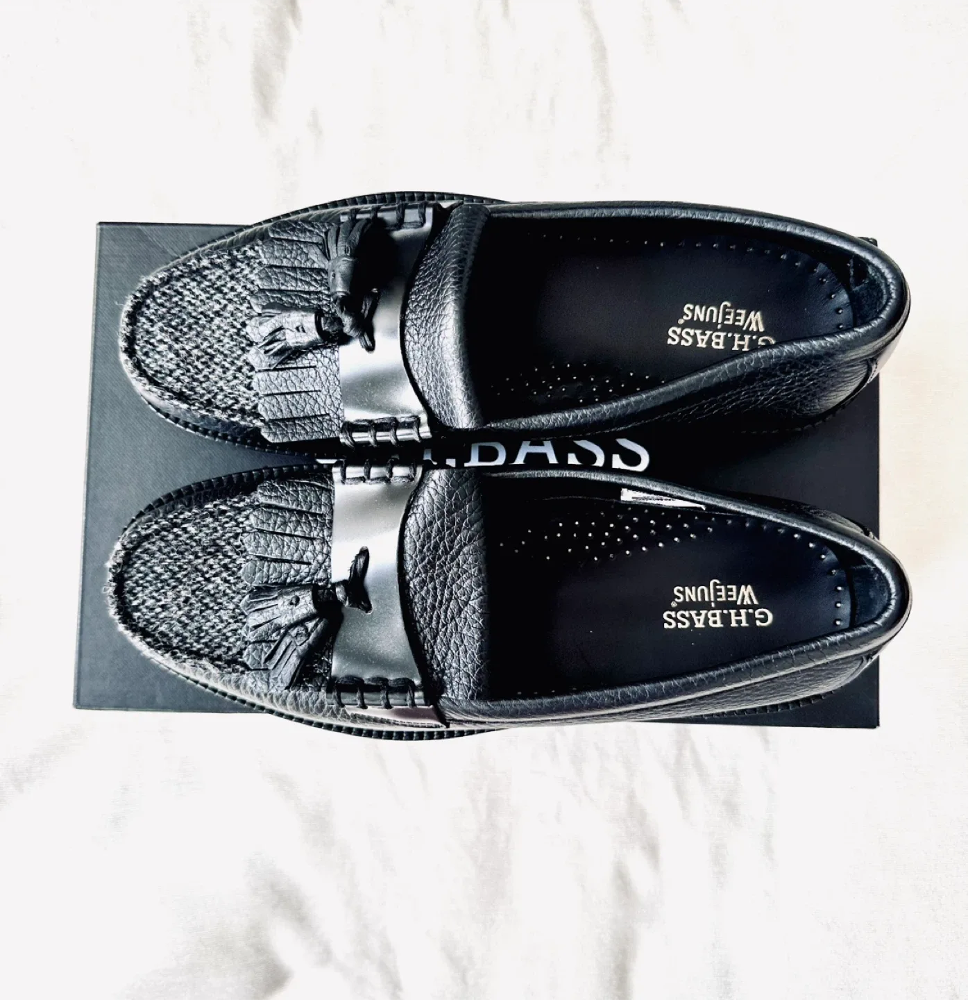 G.H. Bass Weejuns Black Loafers thumbnail