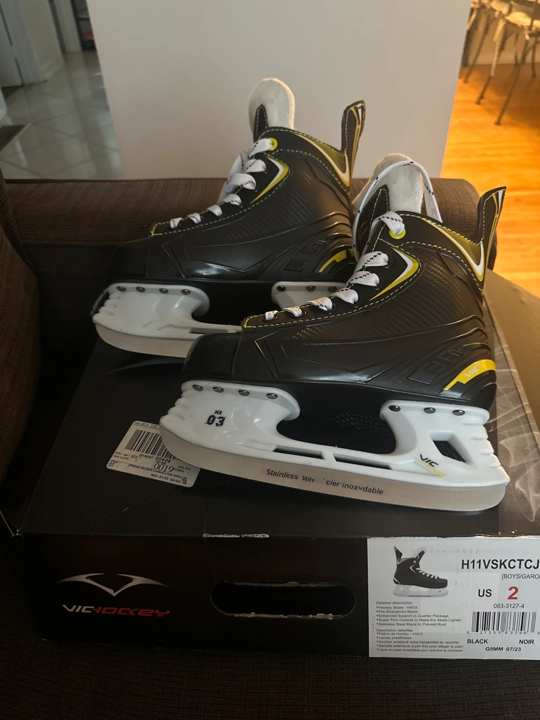 Boy’s Skating Shoes Size 2 - photo 2