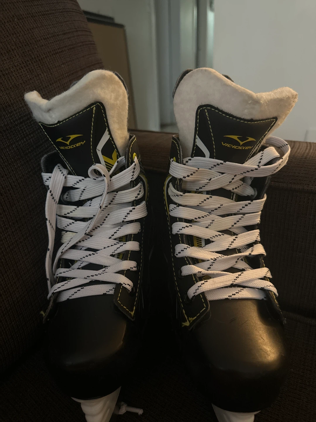 Boy’s Skating Shoes Size 2 - photo 3