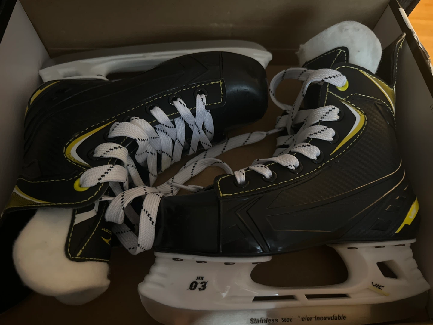 Boy’s Skating Shoes Size 2