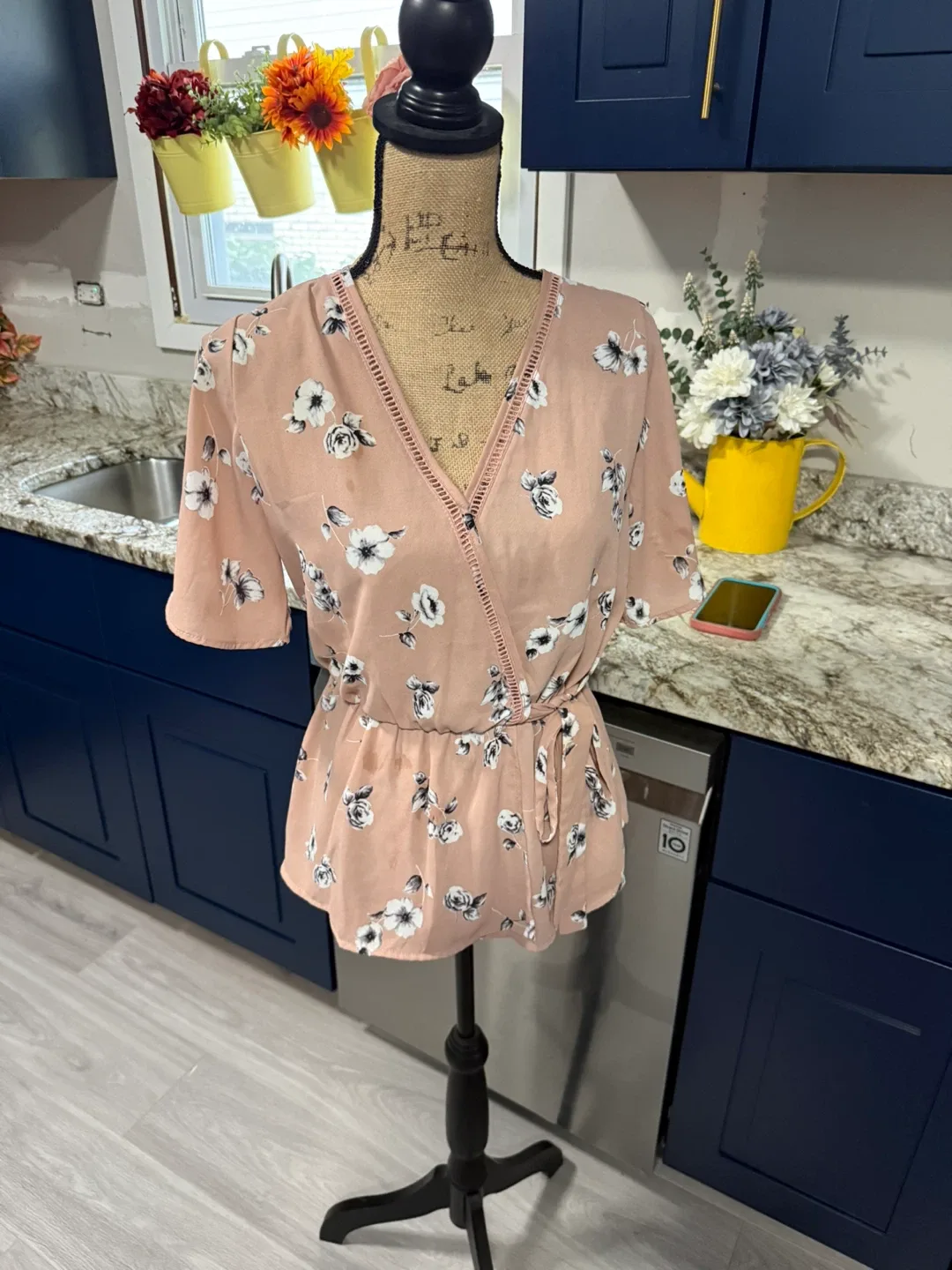 Floral Print Wrap Blouse - Size M check more pictures image indicator(4)