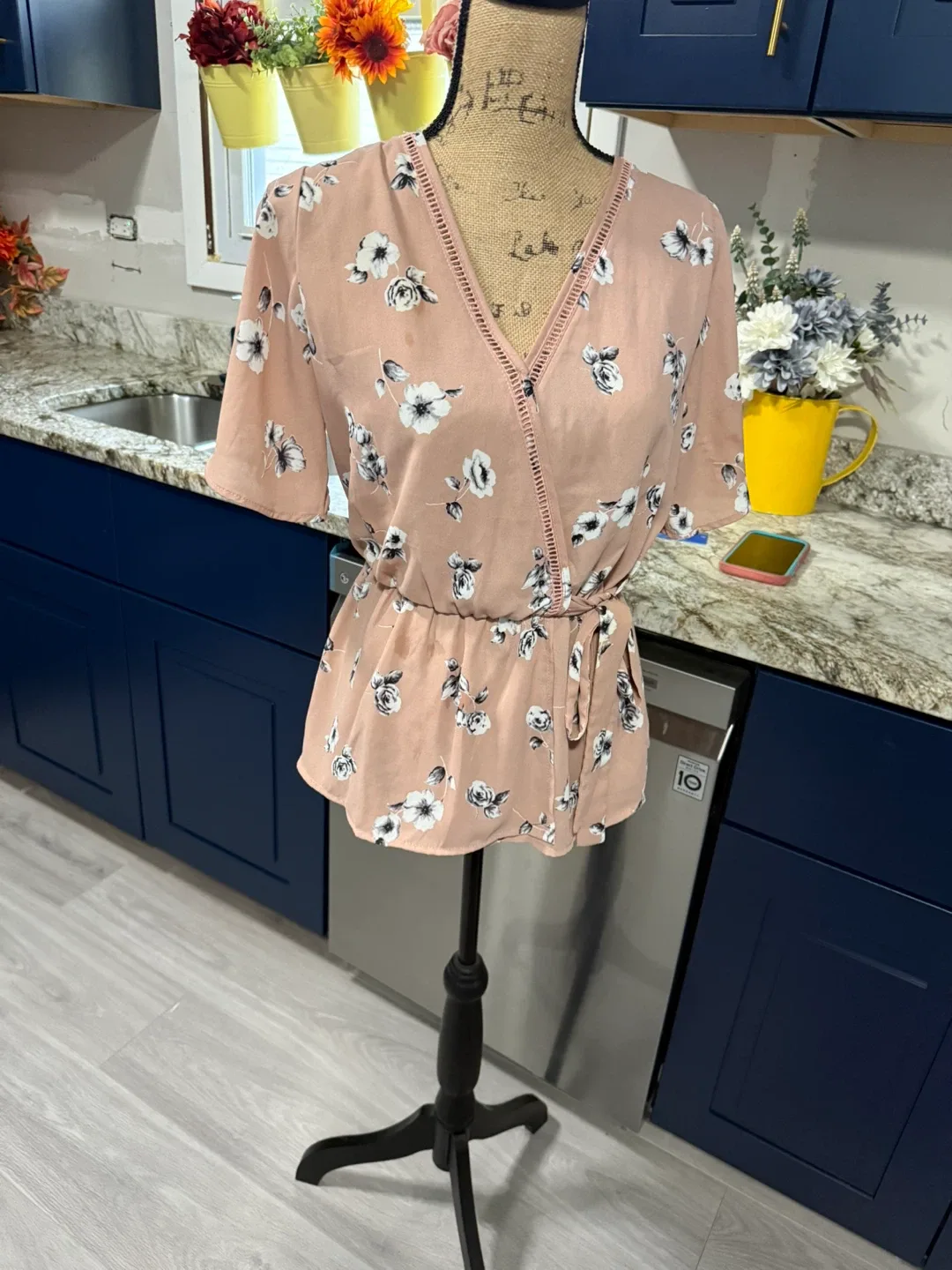 Floral Print Wrap Blouse - Size M check more pictures image indicator(9)