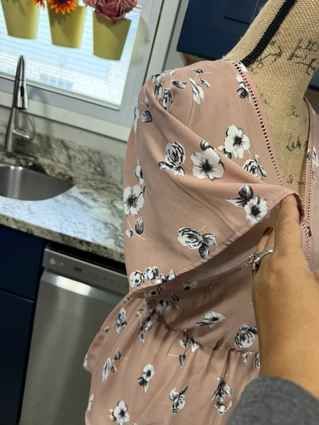 Floral Print Wrap Blouse - Size M check more pictures image indicator(7)