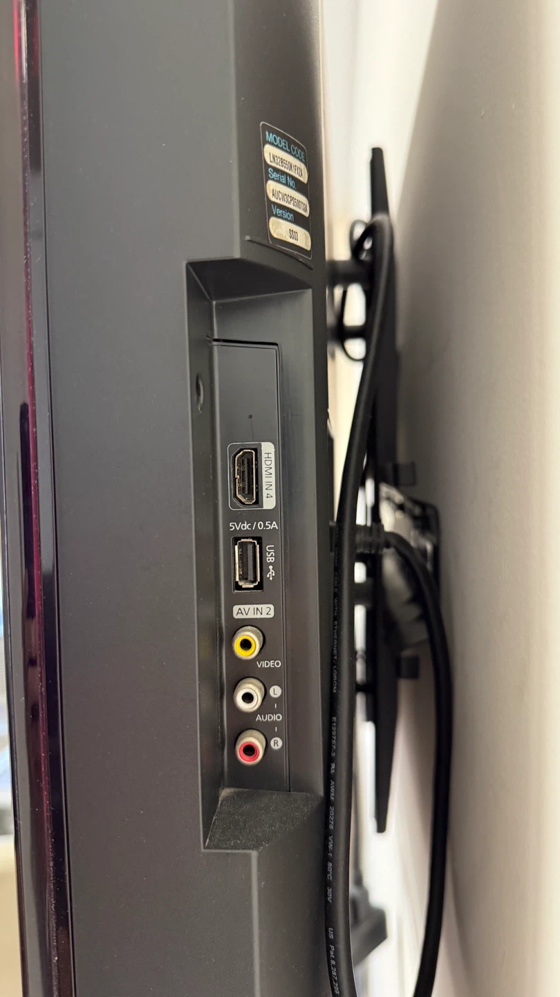 32” Samsung TV with wall mount - photo 2