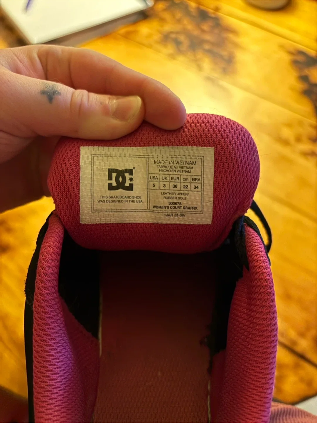 DC Women's Court Graffik Skate Shoes image indicator(4)