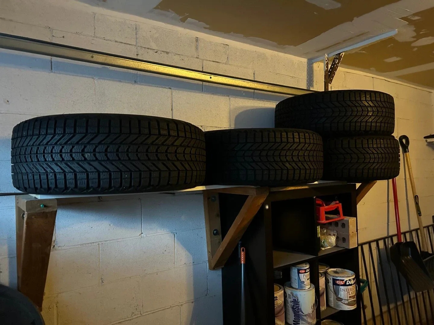 Winter Tires - 235/55R17 image indicator(3)