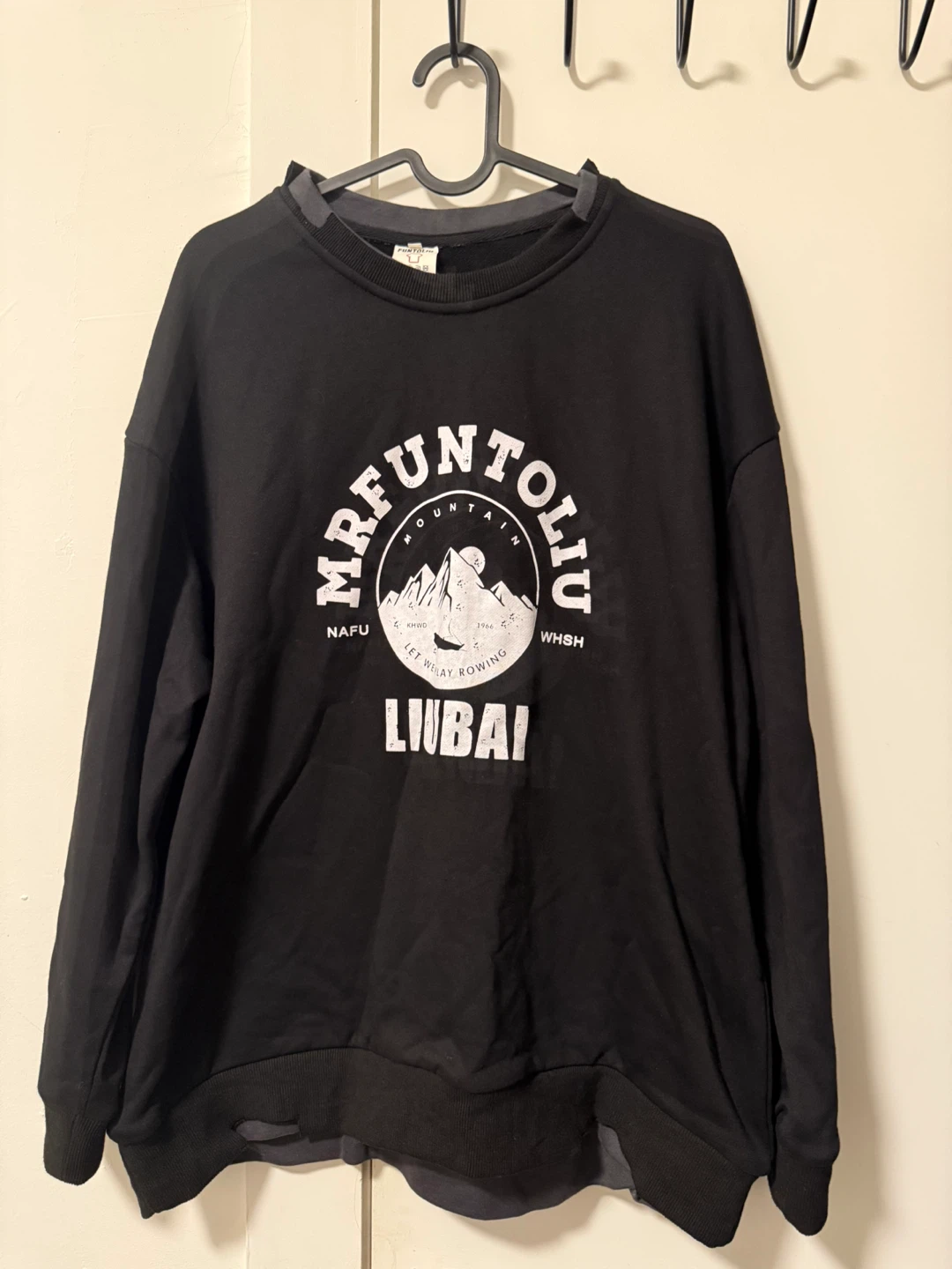 MRFUNTOLIU Black Sweatshirt