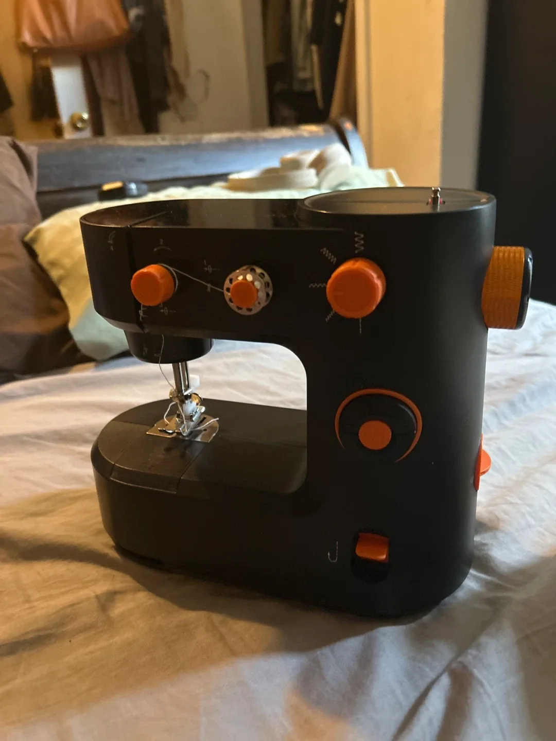 Multifunctional Electric Sewing Machine FHSM-398 image indicator(3)