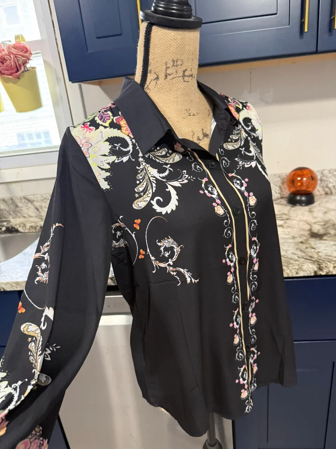 Floral Print Button Down Shirt Size M Like new image indicator(6)