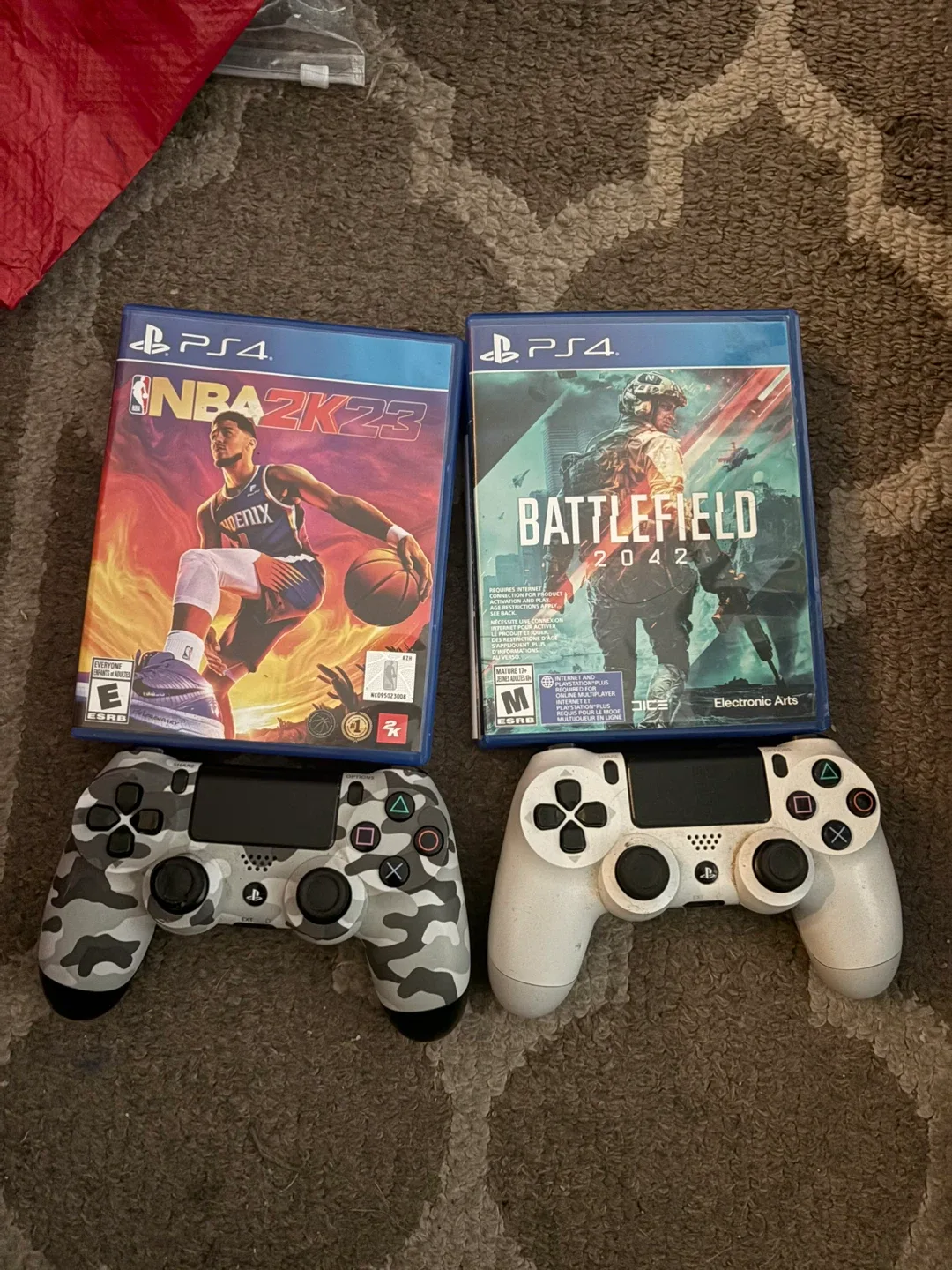 Sony PlayStation 4 (PS4) White Console -W/ 5 games+2 controllers image indicator(6)