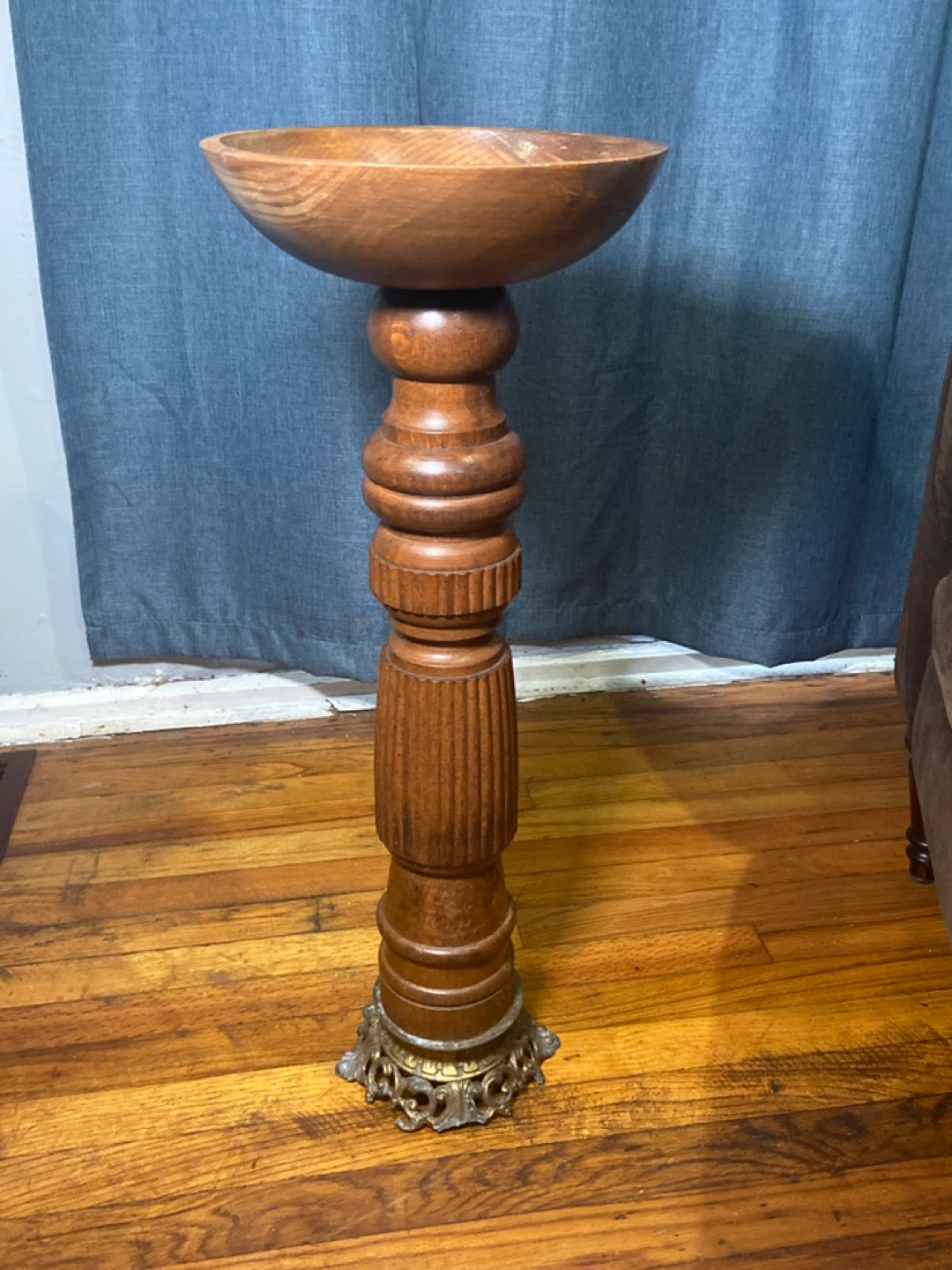 Wooden Pedestal Bowl Stand