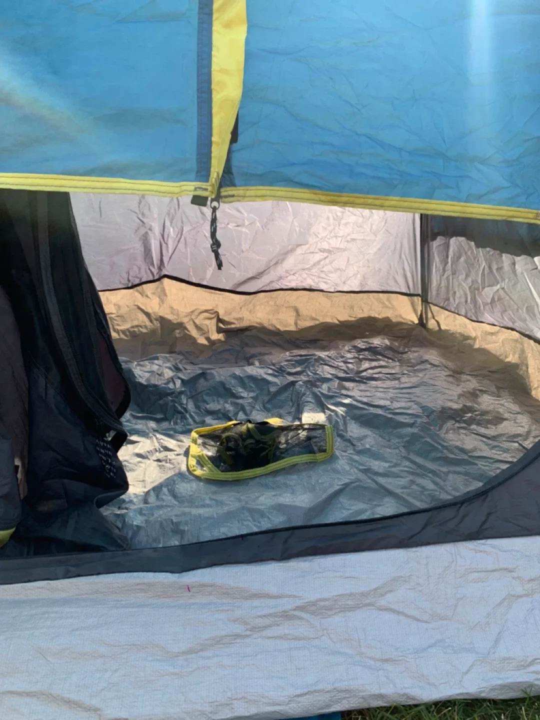 3-Person Dome Tent - front zipper broken / camping tents image indicator(5)