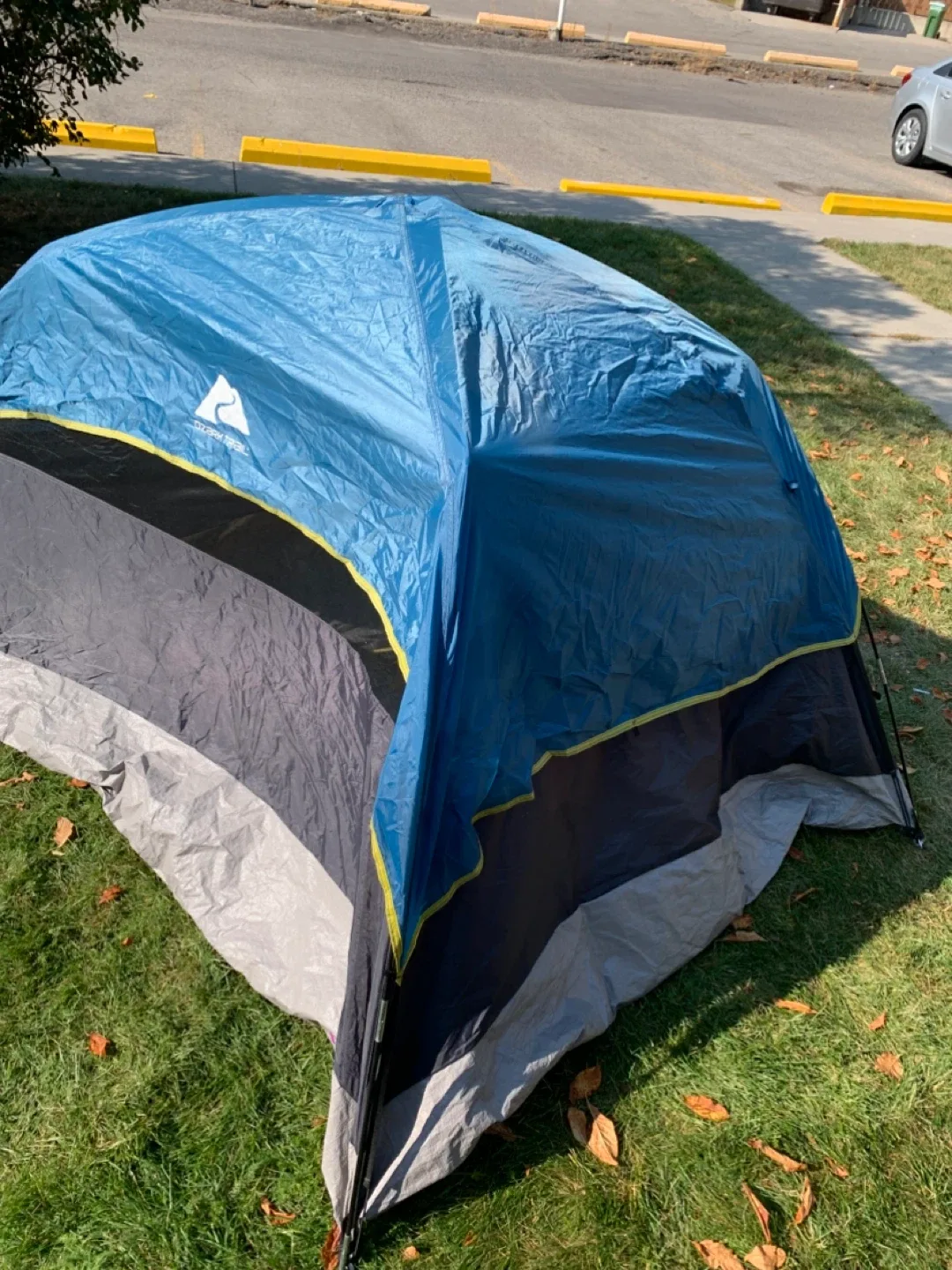 3-Person Dome Tent - front zipper broken / camping tents image indicator(8)