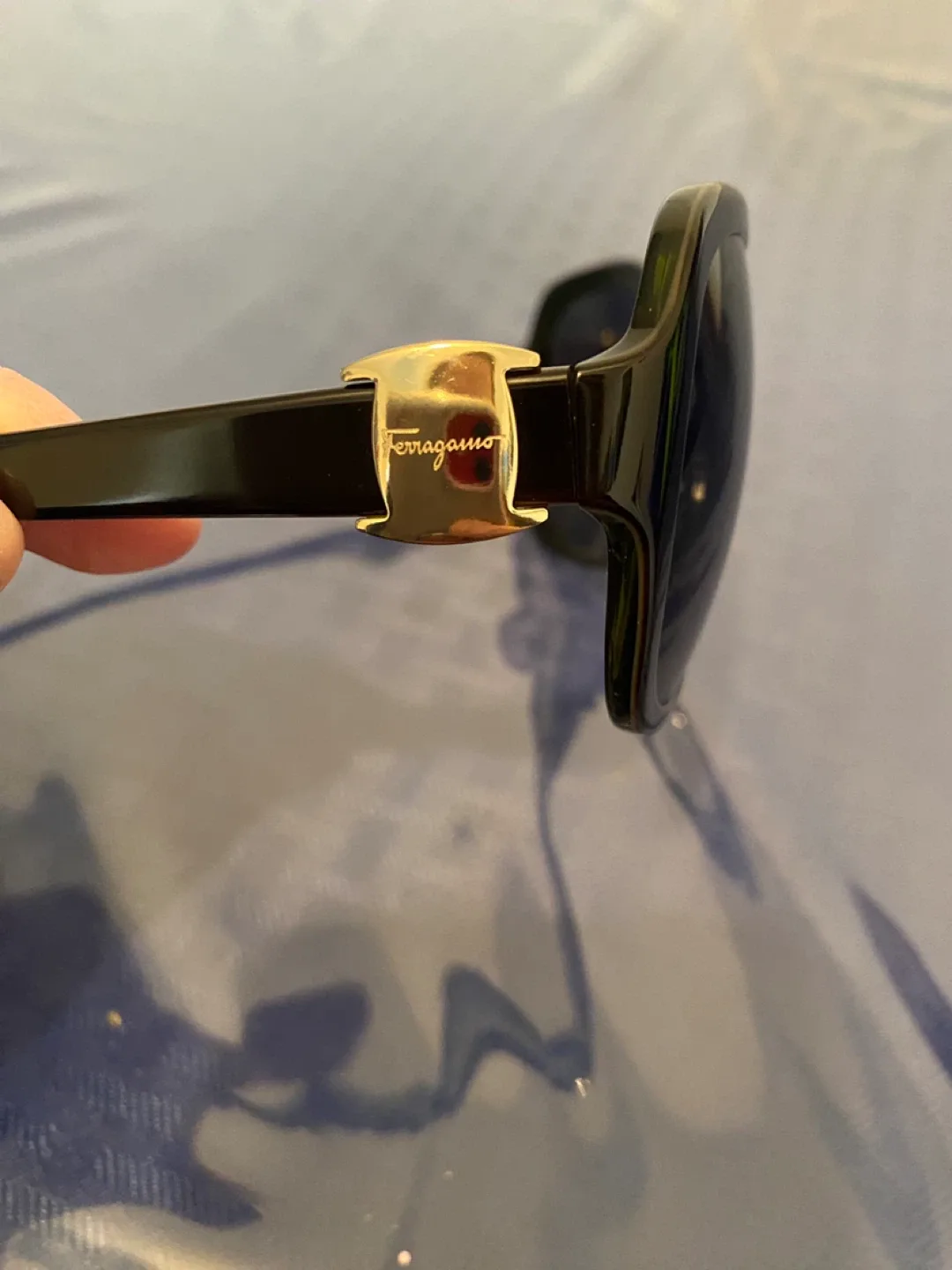 Salvatore Ferragamo Sunglasses - Black image indicator(2)