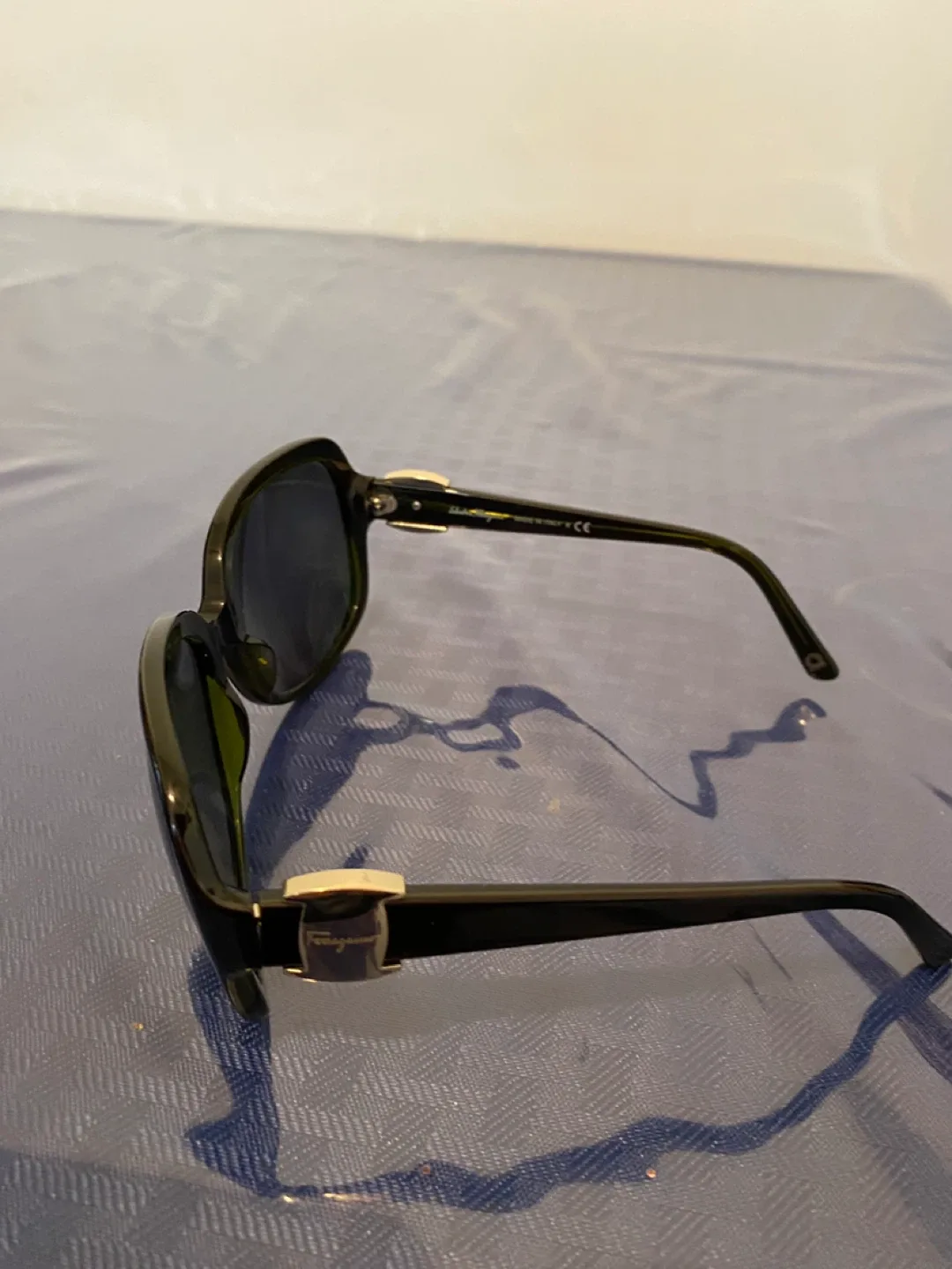 Salvatore Ferragamo Sunglasses - Black image indicator(3)